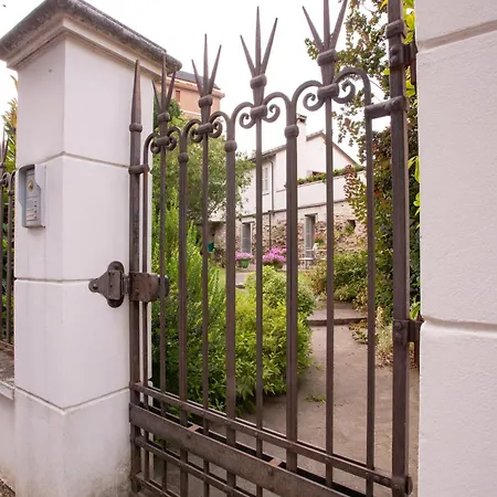 Au Petit Jardin Pansiyon *