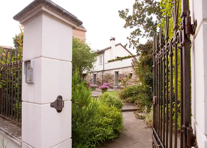 Rum i privatbostad Au Petit Jardin Ravenna