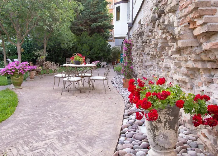 Rum i privatbostad Au Petit Jardin Ravenna